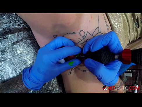 ❤️ Extremadamente tatuado hottie Sully Savage consiguió un tatuaje en su clítoris ️ Video de porno de calidad en es.pornmega-com.ru ❌️❤️❤️❤️❤️❤️❤️❤️